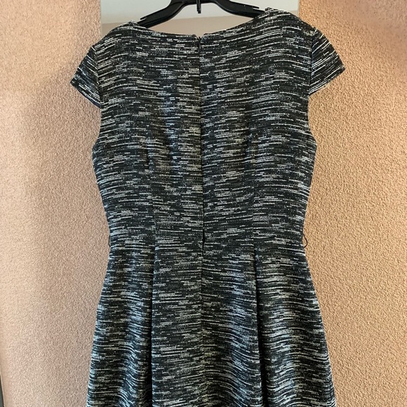 ***SOLD***Tahari dress size 8 - Picture 4 of 5